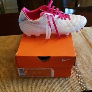 Nike Womens Tiempo Mystic Cleat